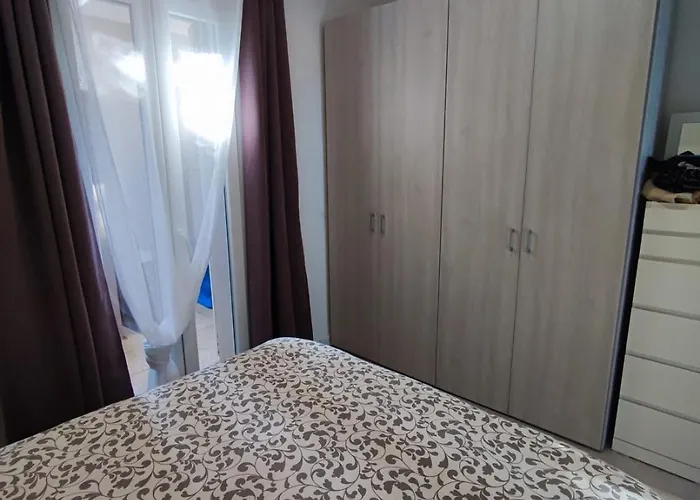 Veranda E Piscina Apartman